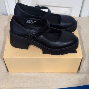 Steve Madden NYC Size 11 Black Maryjanes.